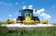 claas kosiarki przednie 30 lat AXION 900   Claas rozszerza ofertę dużych ciągników