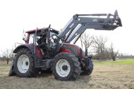 valtra n142 190 Pokazy koszenia i zbioru traw w Ułężu – tylko w formule online