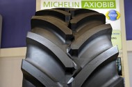 michelin axiobib900 190 Sieczkarnia John Deere 7350 i wielkie przyczepy z CGFP w zbiorze lucerny   FOTO