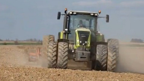 claas axion 850 na bliniakach Claas Axion 950 – test orki (VIDEO)