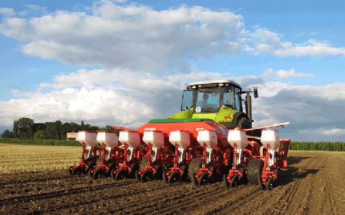 maschio gaspardo systemtronic 1 John Deere 7310R i 8260R w uprawie pożniwnej   FOTO