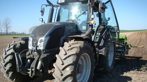 valtra n113 i amazone d7 30 JOHN DEERE 7820 i Amazone D9 40   zielony duet w akcji