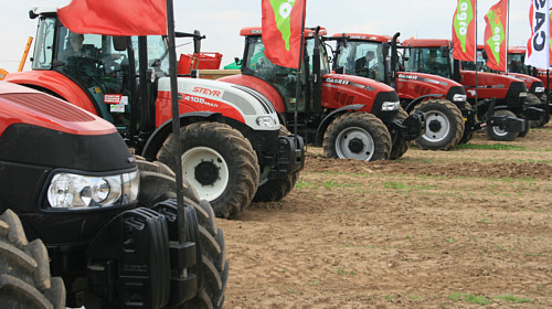 case ih demo tour 2014 fotogaleria Dwuskibowy pług obracalny dla małych gospodarstw firmy Agro Masz