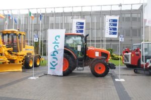 kubota asco 300x199 John Deere S700   kombajny dla wymagających   VIDEO