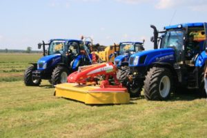 nh spring demo tour 2014 1 300x200 Nowa linia ciągników New Holland serii T5