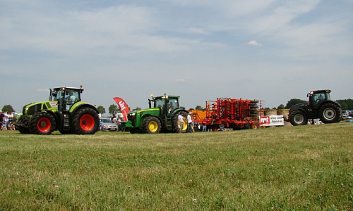 agro tech minikowo 2014 Gnojowica 2018: w polu John Deere 6920 + Annaburger i Valtra S374 + Amazone Catros