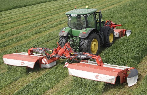 kuhn fc 9530 KUHN   potrójny zestaw kosiarek ze zgniataczem pokosu FC 3125 F + FC 9530