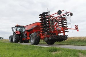 kuhn tt 300x200 Zaczepiane zbiorniki Kuhn TT   wszechstronne i wydajne