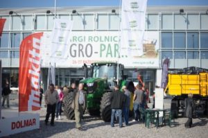 agro park 300x199 John Deere 7R 290 II Gen na kujawskich polach   FOTO