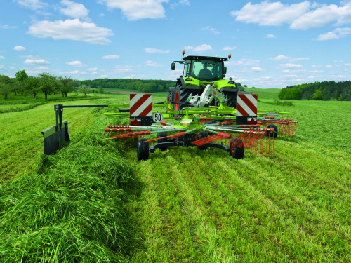 claas liner 3600 Nowe zgrabiarki czterowirnikowe CLAAS o szerokości roboczej od 9,30 m do 15 m