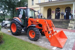 kubota m7040 szkoa 300x200 Polski lider w produkcji dywaników samochodowych z nowym produktem dedykowanym traktorom