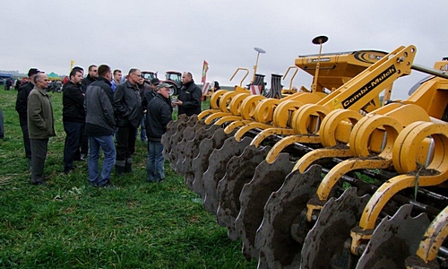 000 minikowo 2014 uprawa pasowa Valtra wprowadza nowe, mniejsze modele ciągników z serii N.