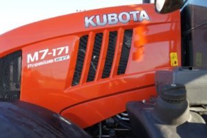 kubota m7 a 2 300x200 Straddle Tractor Concept – innowacyjny ciągnik do wąskich winnic marki New Holland