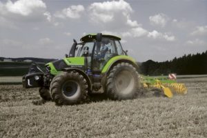 deutz fahr 6140 4ttv 300x200 Mercedes Benz Arocs 2051 AK 4×4   rasowy agrotruck