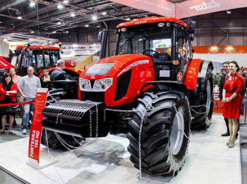 zetorhd top New Holland przedstawia ofertę maszyn zielonkowych i pługów na SIMA 2019