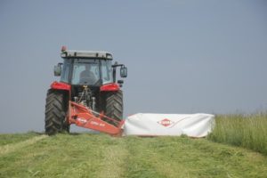 kuhn gmd 10 300x200 Kombajny Case IH 8230 w mokrej kukurydzy   FOTO