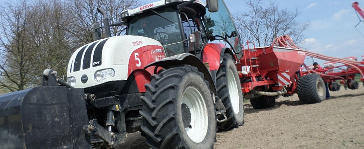 Steyr Kverneland siew kukurydzy Siew kukurydzy   w akcji New Holland T6.175 + Kverneland Optima (VIDEO)