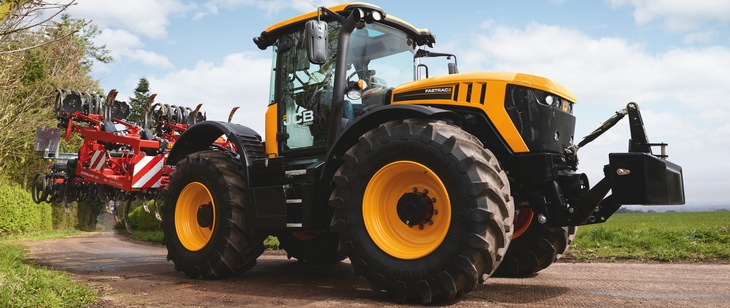 JCB Fastrac 4000 2015 FENDT 1050 Varto z tytułem TRACTOR OF THE YEAR 2016