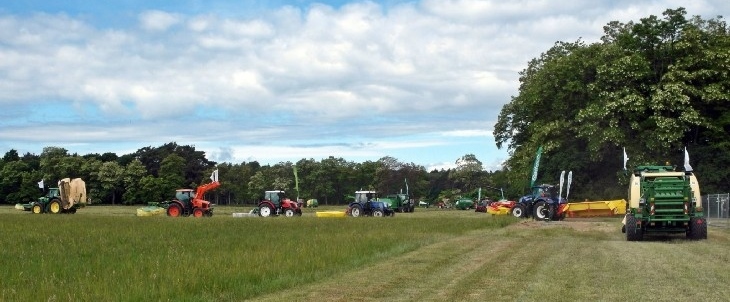 Zielone Agro Show 2015 2 Kombajny Case IH 8230 w mokrej kukurydzy   FOTO