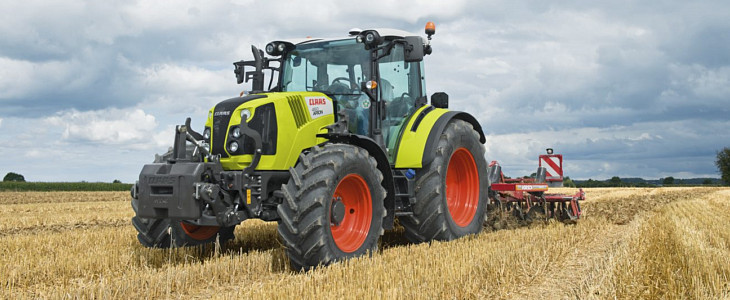 Claas Arion 460 2015 foto FENDT 1050 Varto z tytułem TRACTOR OF THE YEAR 2016