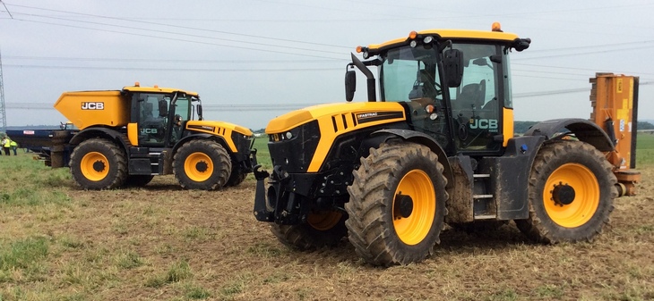 JCB Fastrac 4000 2015 2 FENDT 1050 Varto z tytułem TRACTOR OF THE YEAR 2016