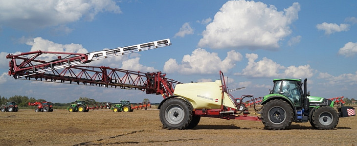 Agro Show 2015 foto Angelika Pokaz siły i uciągu w ciężkiej orce   John Deere 8430 + Kuhn Challenger   VIDEO