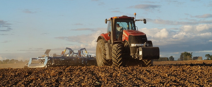 CGFP Case Magnum Farmet Kompaktomat Case IH Magnum 370 CVX z głęboszem Agrisem w akcji