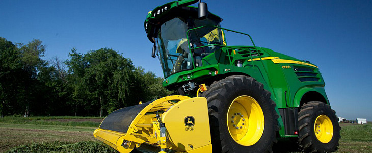 John Deere nowosc sieczkarnia 8000 Jak pracuje sieczkarnia JOHN DEERE serii 8000? ? VIDEO