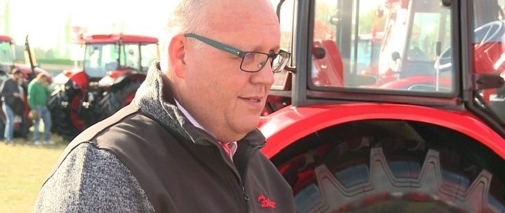 Zetor Szewczyk Nowa gama minikoparek New Holland serii D wraz z modelem elektrycznym
