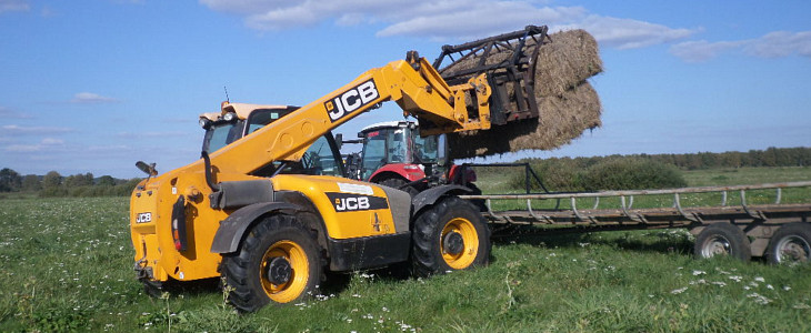 CGFP JCB 531 70 Agri Steyr 4095 Ładowarka JCB Agri 531 70 i Steyr 4095 Kompakt podczas zwożenia siana   FOTO