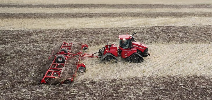 Case IH Quadtrac nowosc 2016 2 Wjedzie wszędzie   ładowarka AVANT serii R