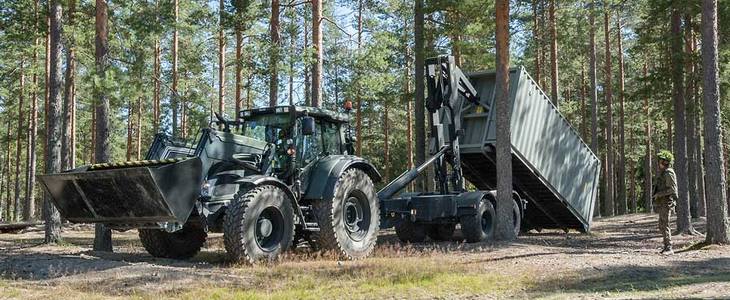 Valtra N wojskowa wesrja Ciągniki VALTRA zatrudnione do prac komunalnych w Derby (Wielka Brytania)