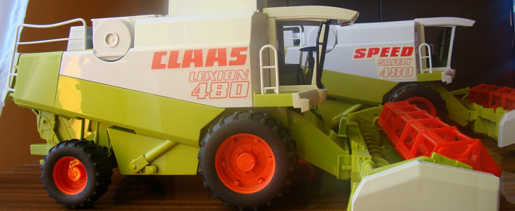 Claas Lexion 480 zabawka Bruder Case IH Optum 300 CVX – Traktor Roku 2017 w skali 1:32