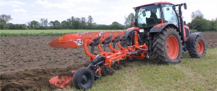 Kubota RM 2000V New Holland T9.700   najmocniejszy ciągnik w ofercie