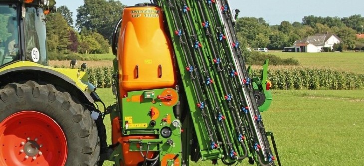 Amazone UF Dwa giganty w kukurydzy. Kombajny Case IH 8240 i 9240 na polach CGFP   FOTO