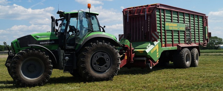 Strautmann foto Deutz Fahr WARRIOR z kosiarkami KUHN   wojownik w pierwszym pokosie   FOTO