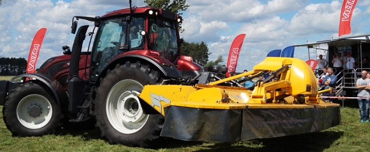 Valtra Demo Tour 2016 film Valtra T174 + Vaderstad Carrier 420 w uprawie poplonu