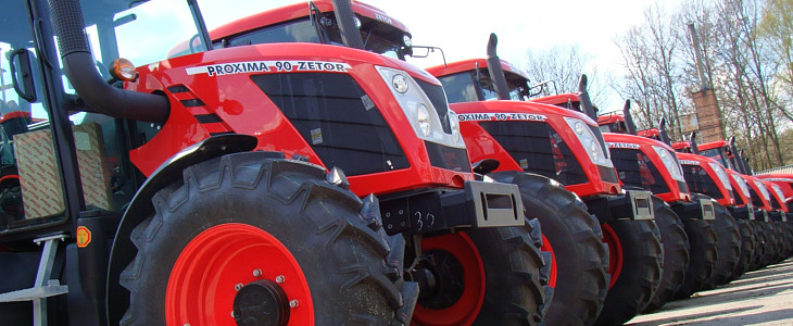 Zetor promocja rynek maszyn rolniczych 12,5 m heder do kombajnów zbożowych New Holland CR