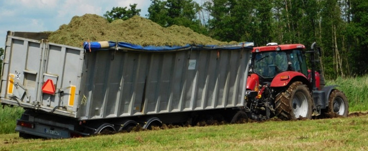 CGFP Zielonka 2016 foto2 Siew pasowy kukurydzy – w polu siewnik ST600 Czajkowski, Claas Axion 950   FOTO