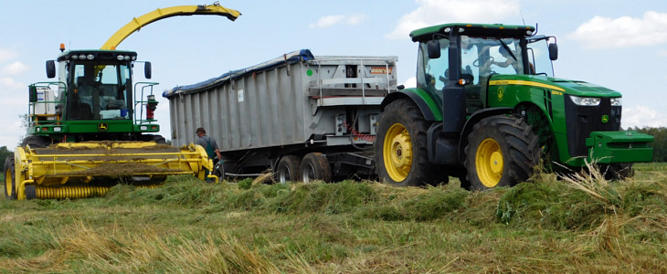 CGFP zielonka 2016 film 2 Case IH Puma 230CVX i zestaw kosiarek KUHN GMD 8730   pierwszy pokos w CGFP   VIDEO