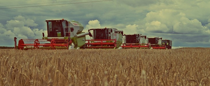 Claas pokaz zniwny Agro Land 2016 foto Wiosenne prace uprawowe: Claas i Deutz Fahr z bronami