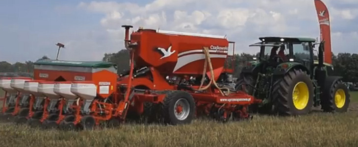 Czajkowski Maszyny uprawa pasowa foto Siew pasowy fasoli   Claas Axion 950 + Czajkowski ST600 + Vaderstad Tempo