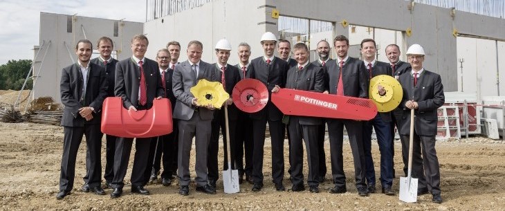 Poettinger Centrum Przetrząsacze HIT firmy Pöttinger z nowymi rozwiązaniami technicznymi