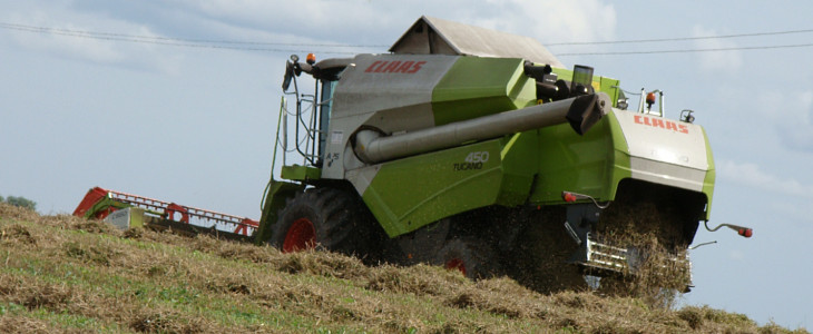 Claas Tucano 450 zniwa 2016 film Mokre żniwa rzepakowe 2016   Claas Lexion 450 na bliźniakach   VIDEO