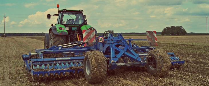 Deutz Fahr talerzowka Rolmako foto Deutz Fahr 7250 i talerzówka Rolmako w uprawie pożniwnej   VIDEO