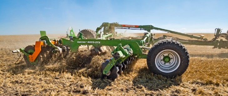 Amazone Catros 7 8 9 Uprawa, wapnowanie, orka. Jesienne prace polowe w CGFP   FOTO