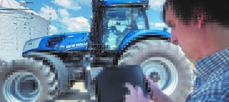 New Holland T8 Drive Przetrząsacz Vicon Fanex 764   zwiększona wydajność, zmniejszone wymiary transportowe