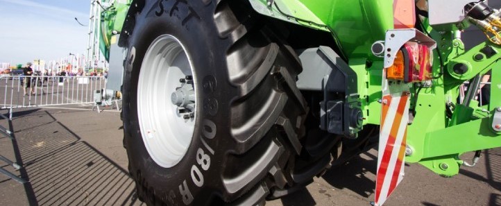 Mitas CHO Mitas EMR   01 opona do ładowaczy kołowych wykorzytsywanych w rolnictwie