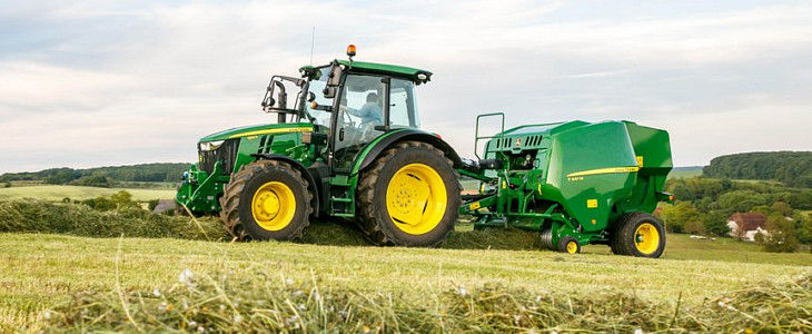 John Deere 5125R prasa F441M Wielkogabarytowa prasa kostkująca John Deere Big Baler z serii L1500