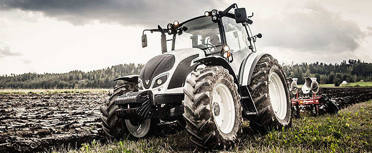 Valtra A4 nowa 2017 Nowa flagowa Valtra S394 z nowym podłokietnikiem SmartTouch